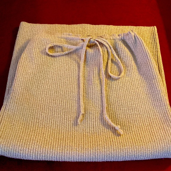 Juicy Couture Accessories - 💖JUICY COUTURE 💖MERINO WOOL METALLIC GOLD NECK SHAWL. RARE FIND🤩 NWOT